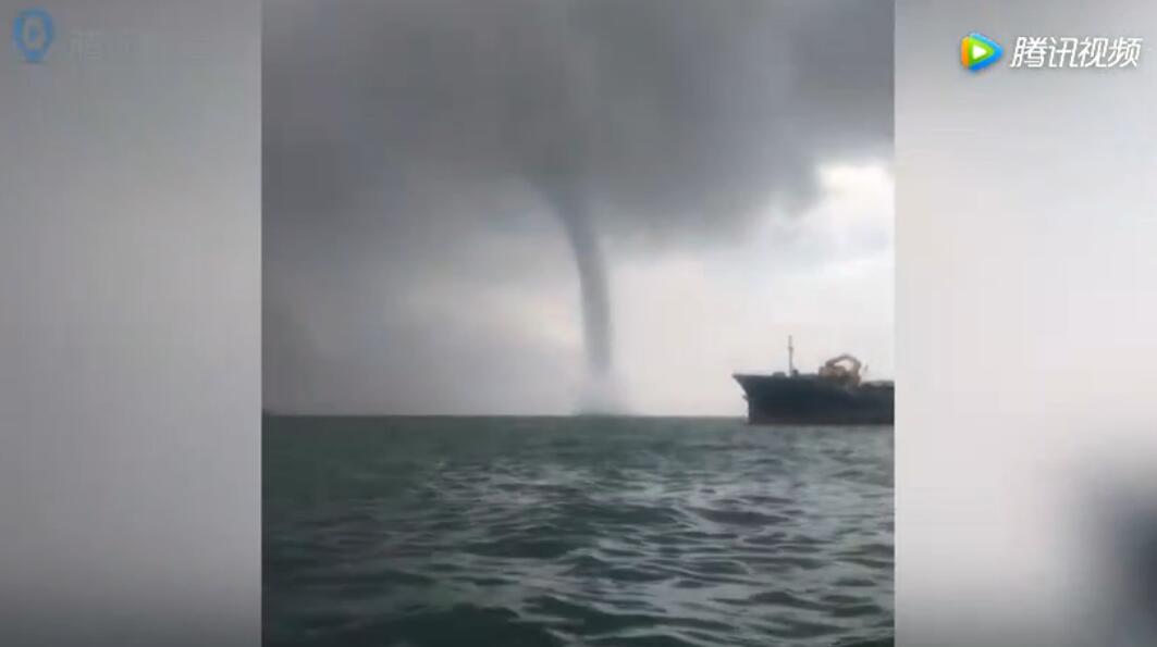 广西北海惊现“龙吸水”罕见奇观 现场如好莱坞大片